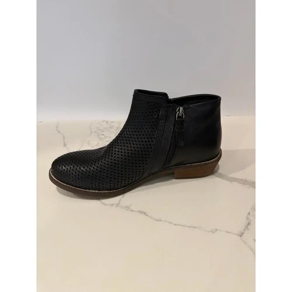 Softwalk Rimini Perf Womens Black Ankle &‎ Booties Boots Size 8 M New !